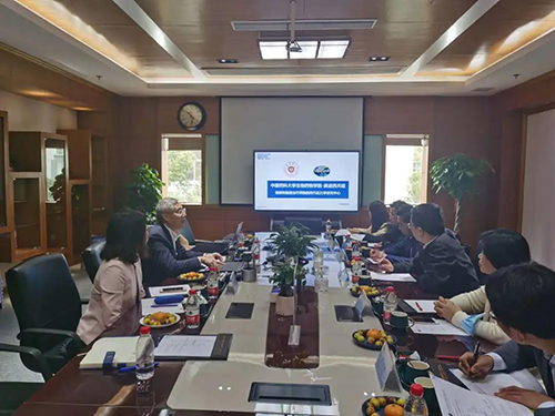 玩彩网首席执行官陈春麟博士，，，商务生长部副总裁蔡金娜博士等人热情接待了金能明书记一行。。。